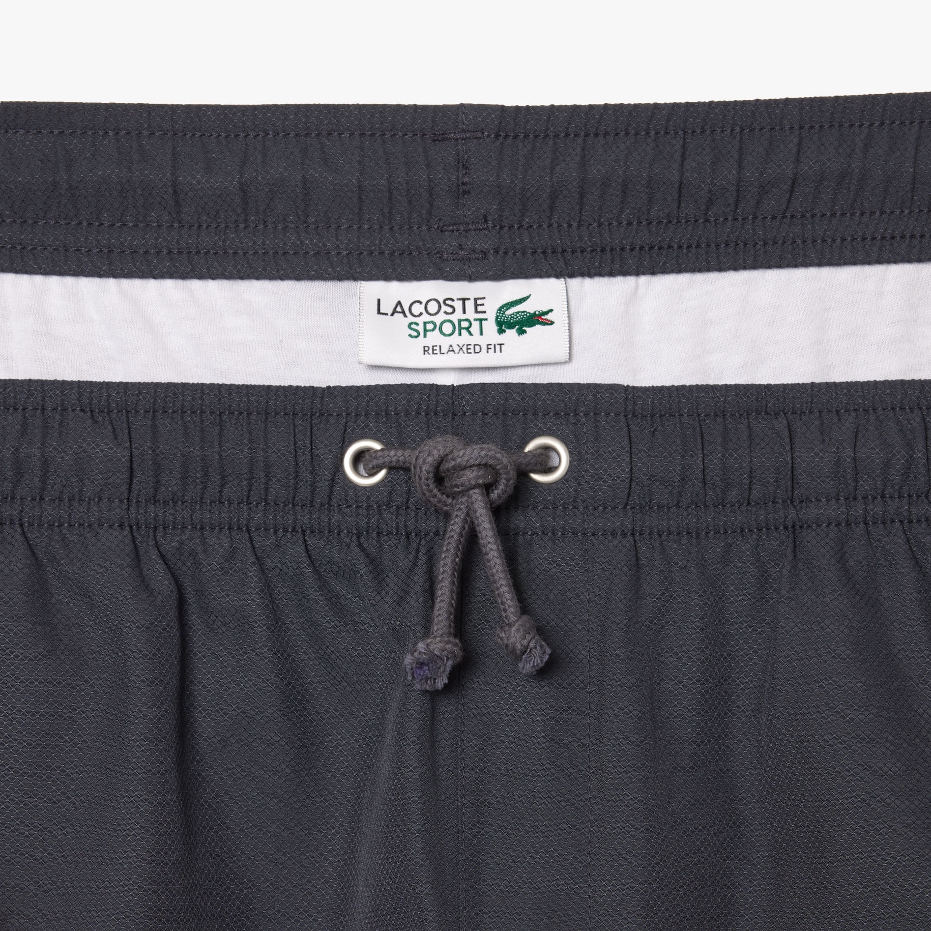Men's Lacoste SPORT tennis shorts in solid diamond weave taffeta image number 6