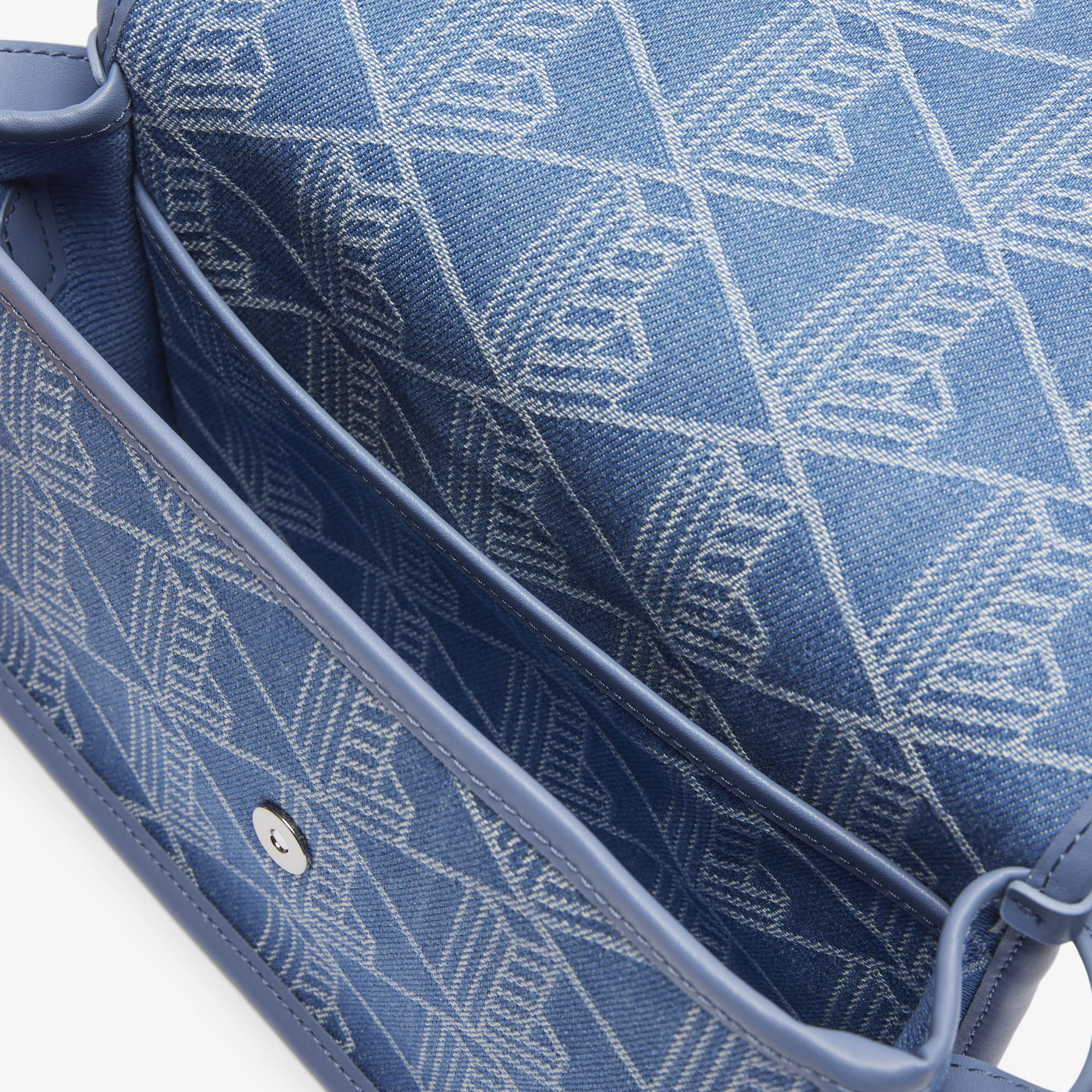 Heritage Jacquard Flap Close Bag image number 3
