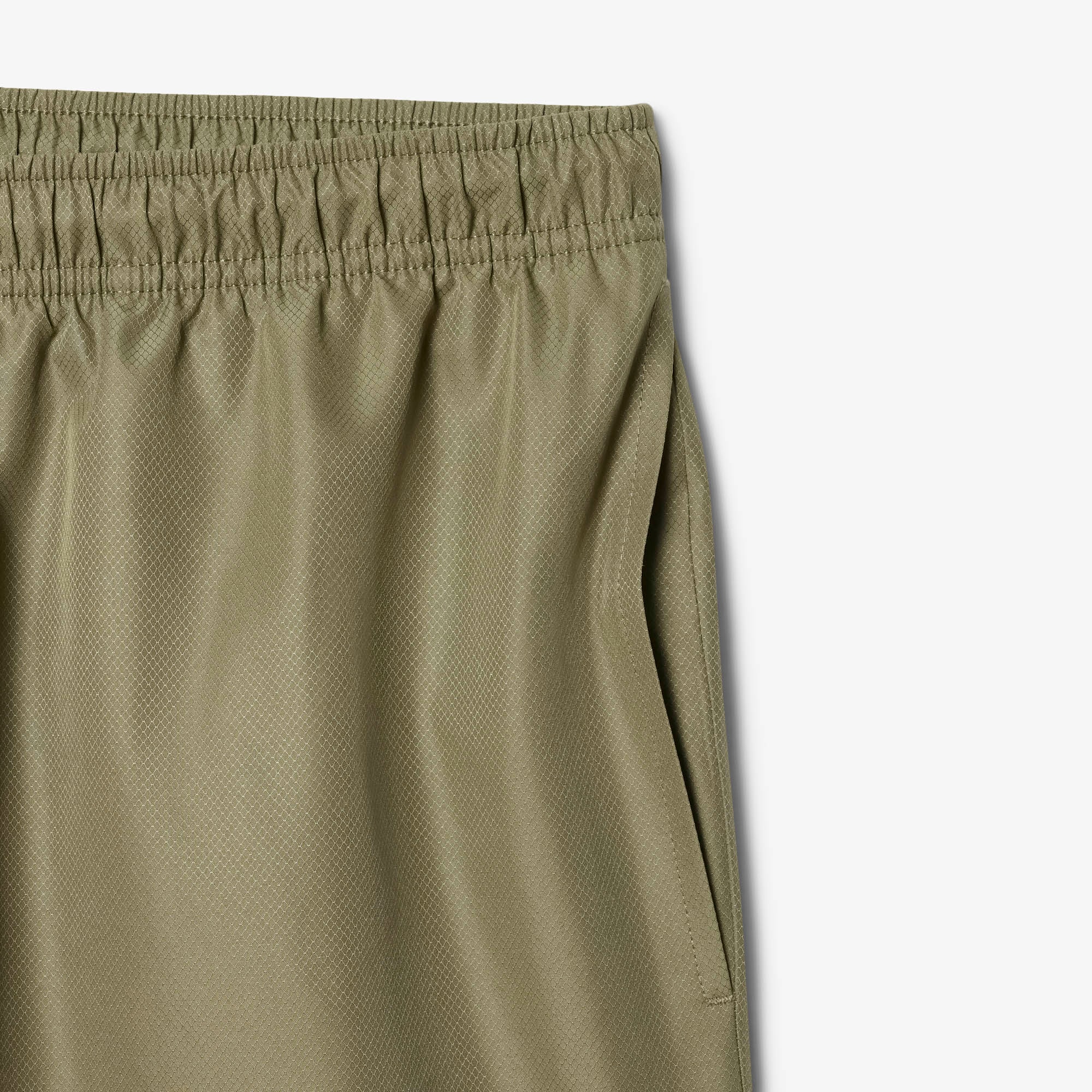 Men's Lacoste SPORT tennis shorts in solid diamond weave taffeta image number 5