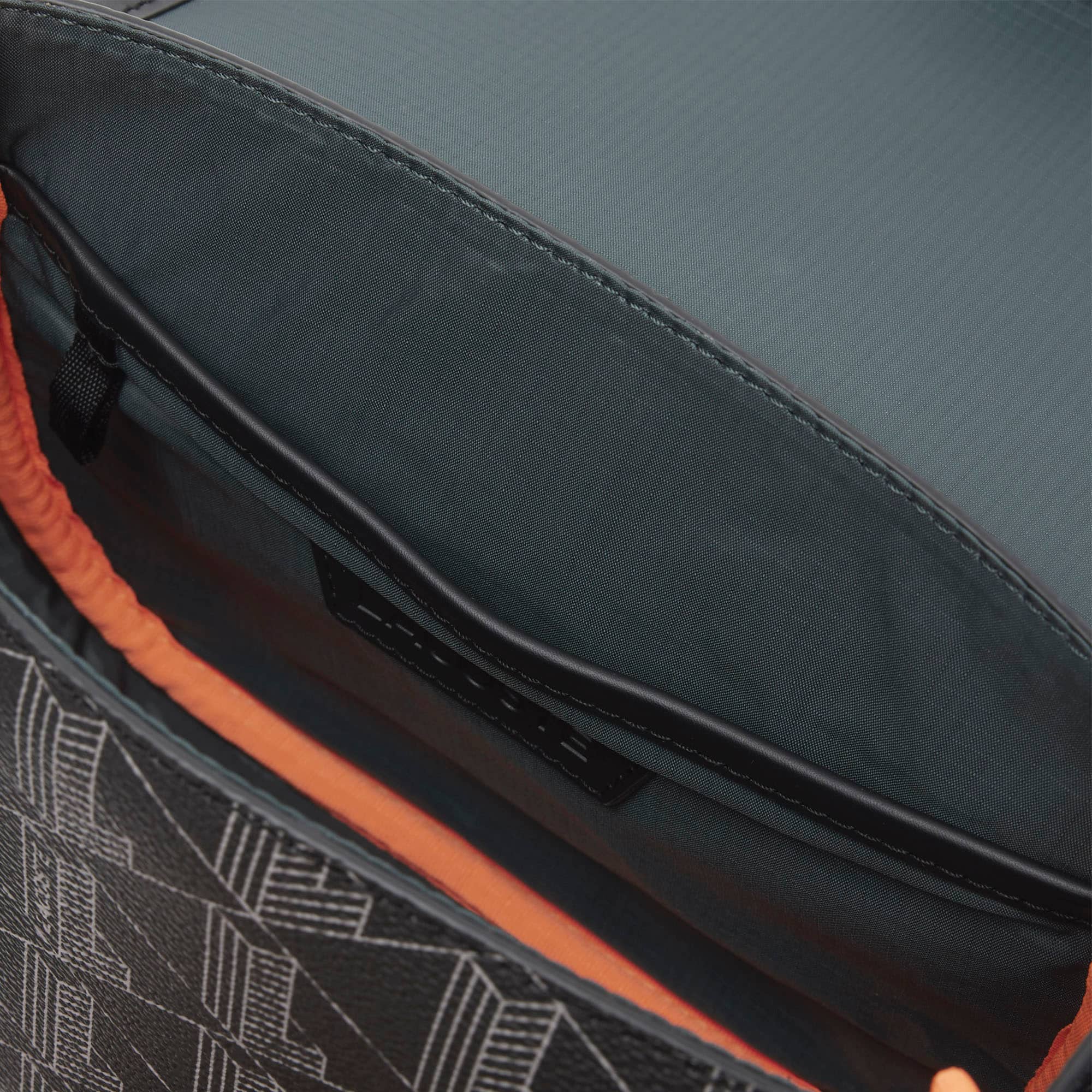 The Blend Shoulder Bag image number 4