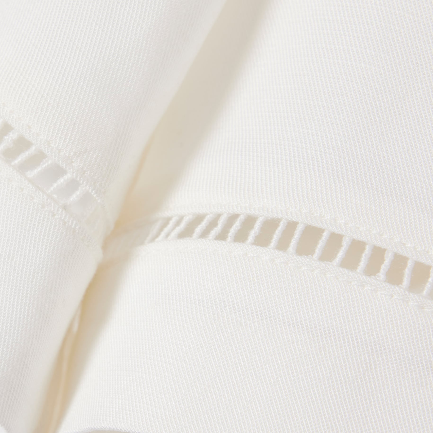 Oversized Fluid Linen Blend Bermuda Shorts image number 4