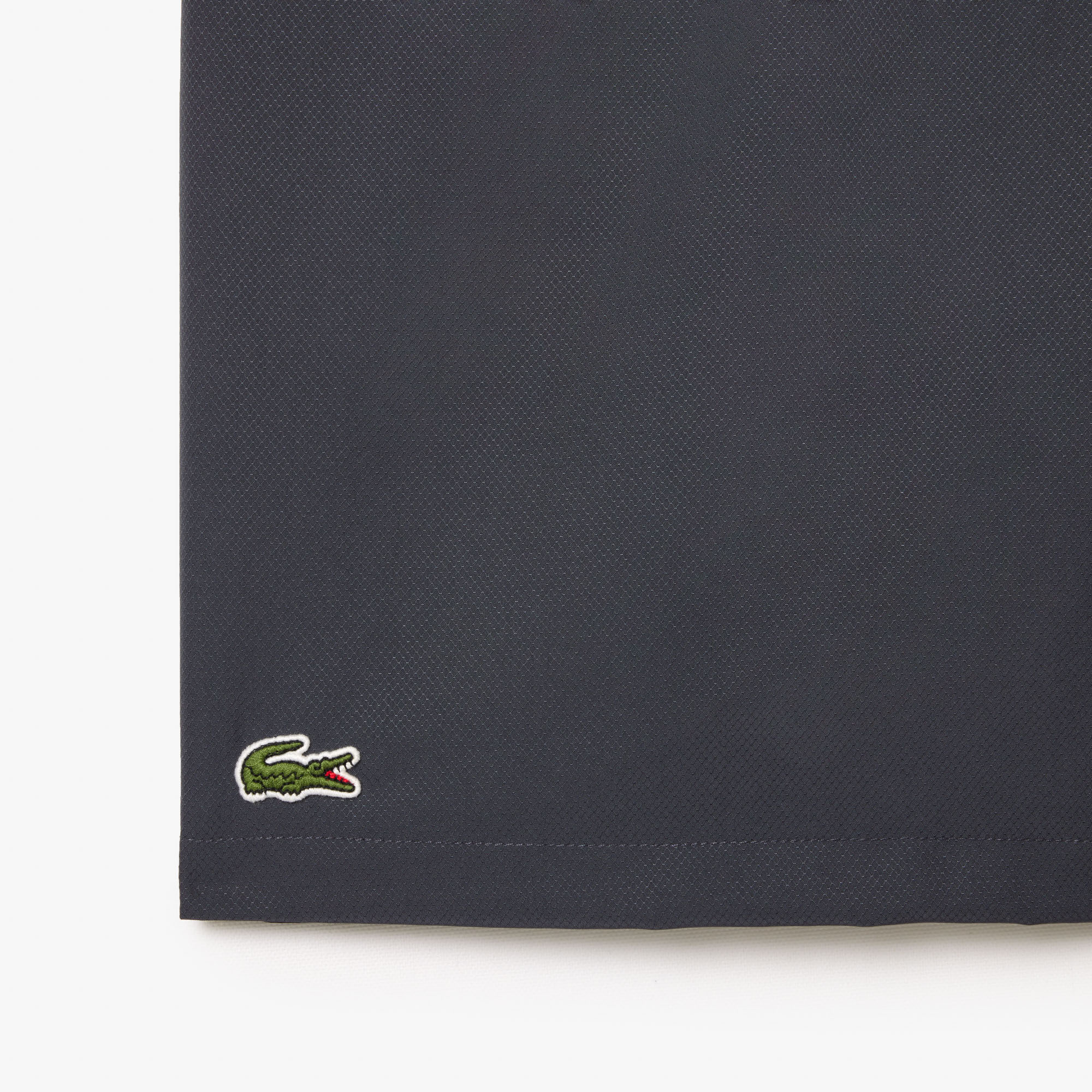 Men's Lacoste SPORT tennis shorts in solid diamond weave taffeta image number 5
