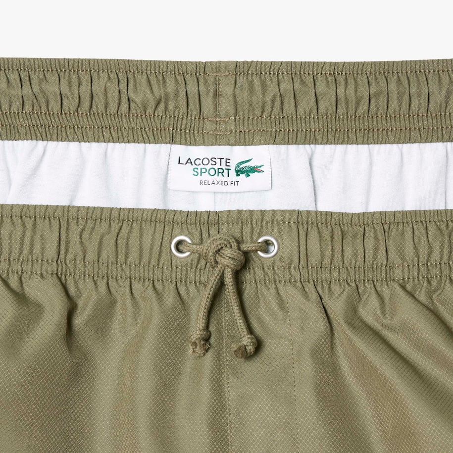 Men's Lacoste SPORT tennis shorts in solid diamond weave taffeta image number 6