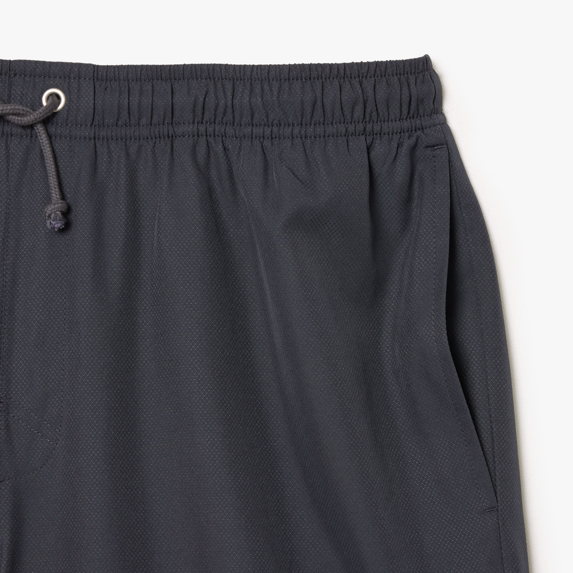 Men's Lacoste SPORT tennis shorts in solid diamond weave taffeta image number 4