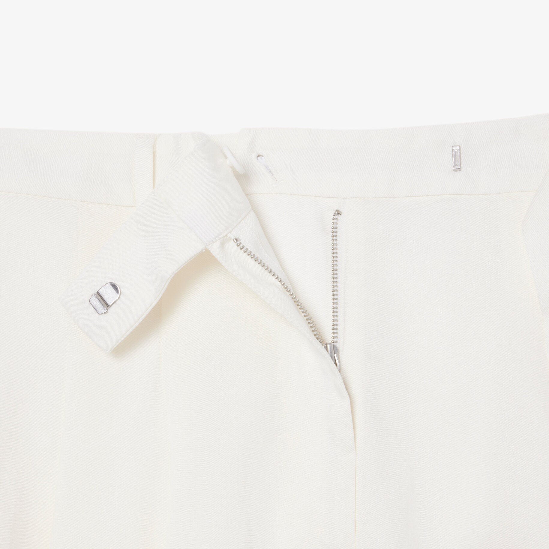 Celana Pendek Bermuda Oversized Fluid Linen Blend image number 2