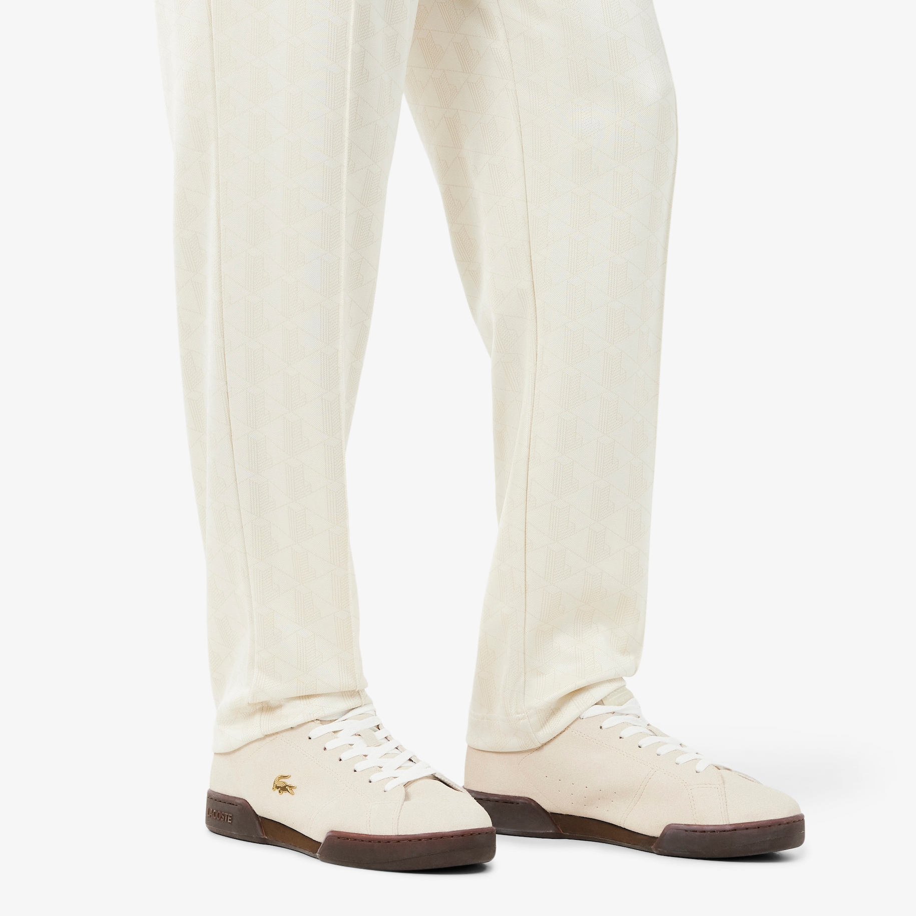 Sepatu Sneakers Carnaby Cup Suede Pria image number 7