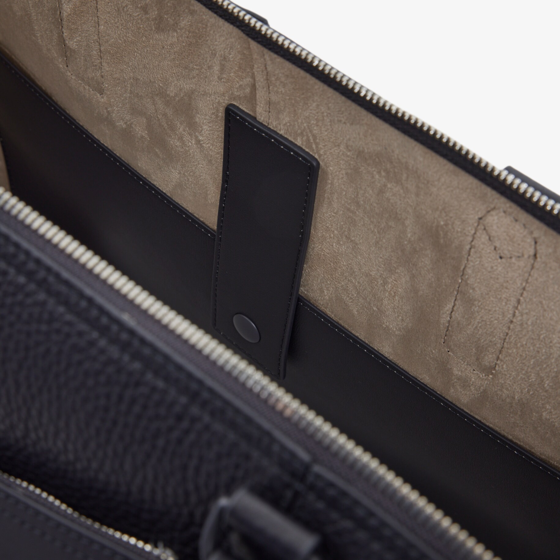 Tas Weekend Club Lacoste Kulit Grain image number 3