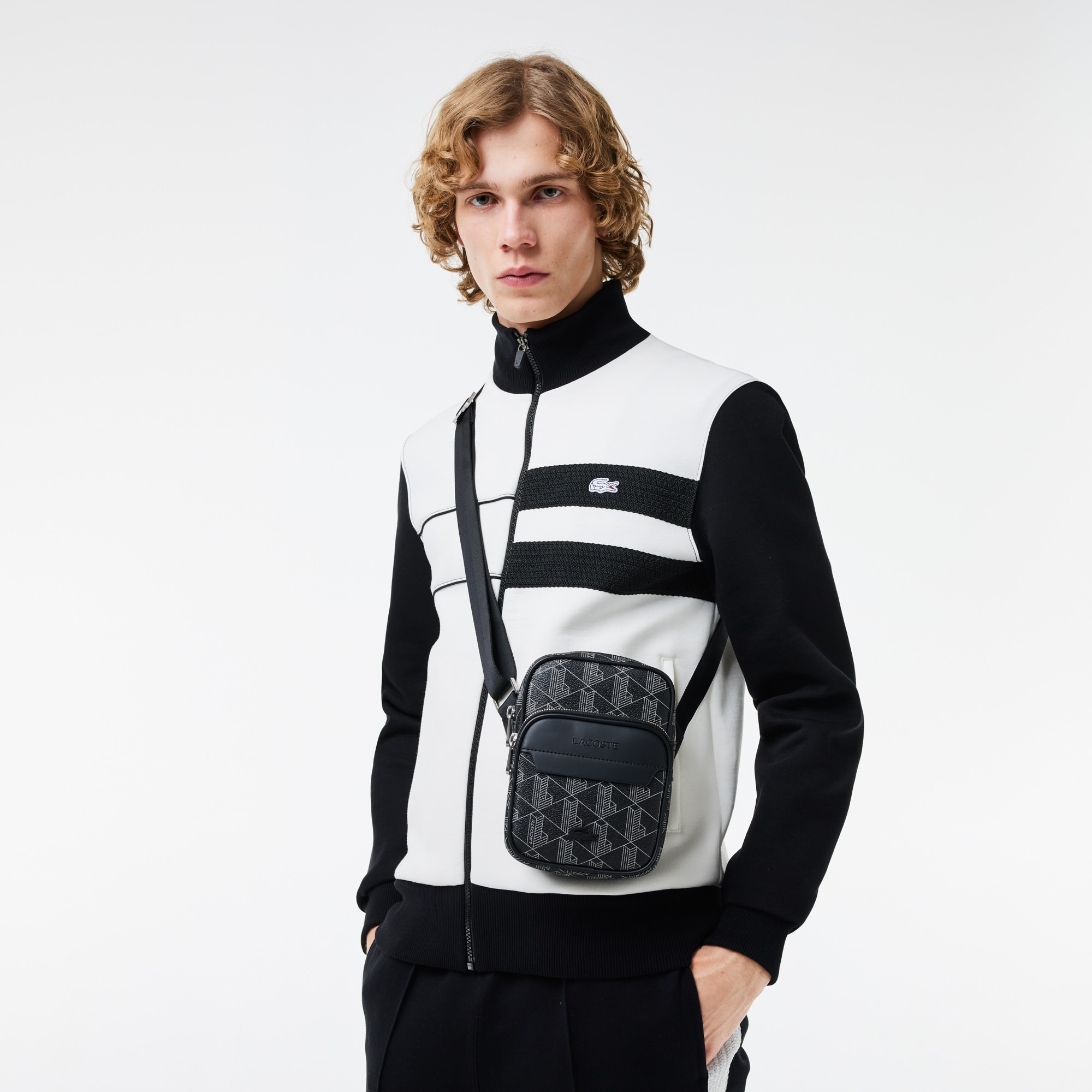The Blend Monogram Small Shoulder Bag image number 5