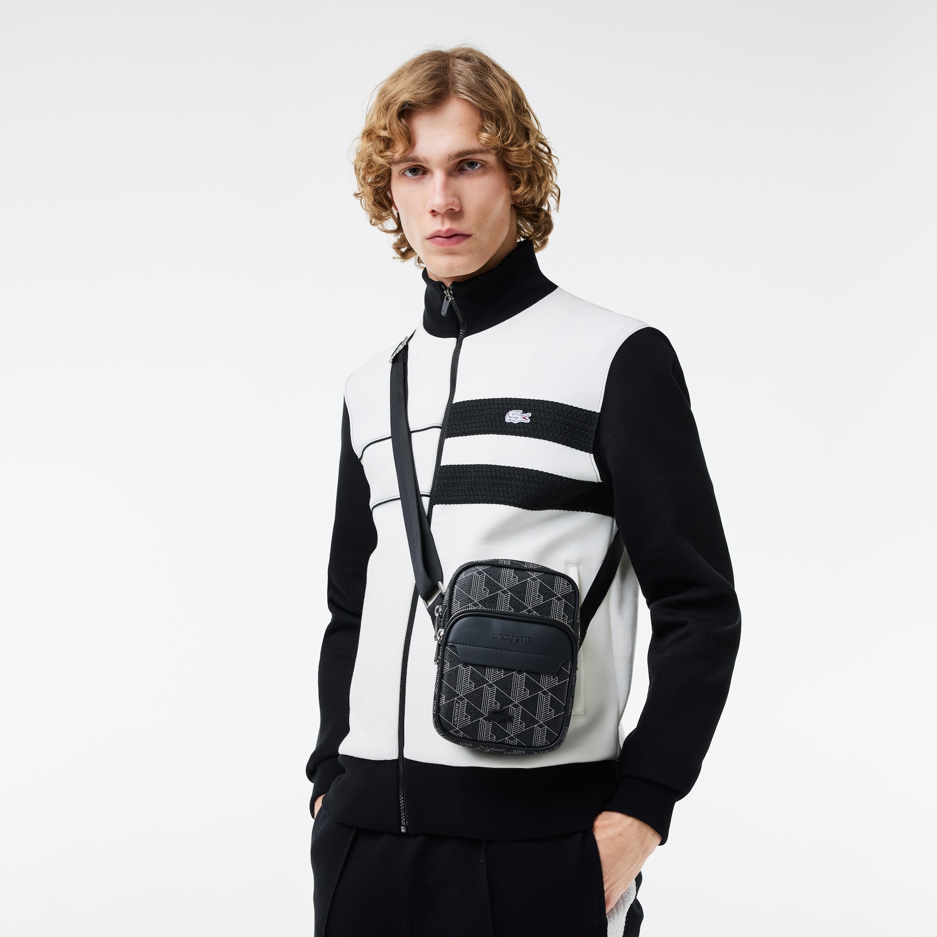 The Blend Monogram Small Shoulder Bag image number 5