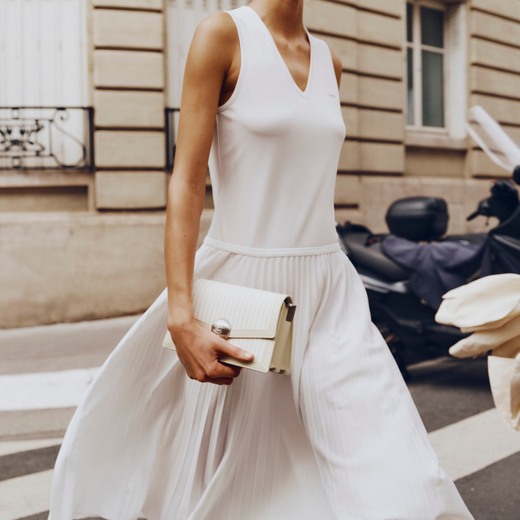 Long Sleeveless Pleated Dress image number 3